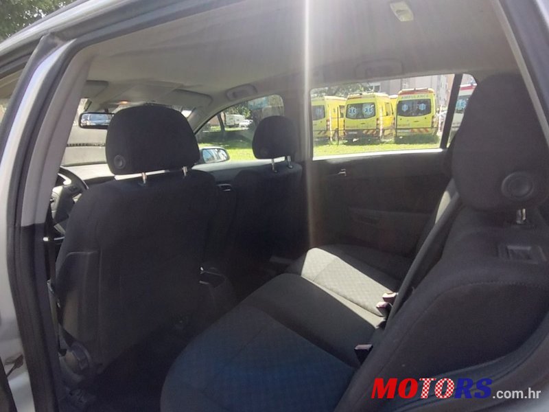 2005' Opel Astra Karavan photo #6