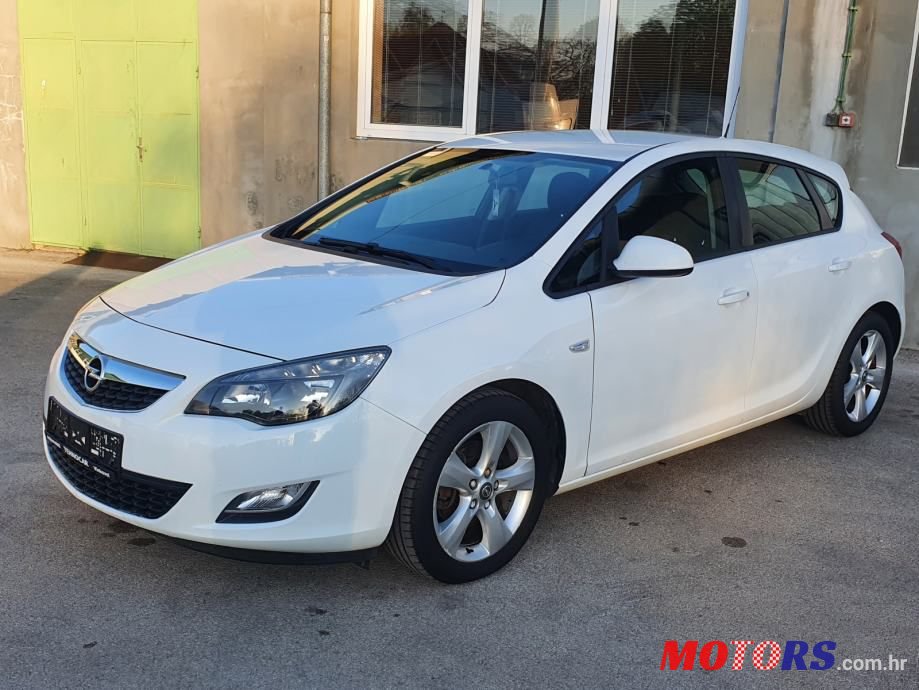 2011' Opel Astra 1,7 Cdti photo #4
