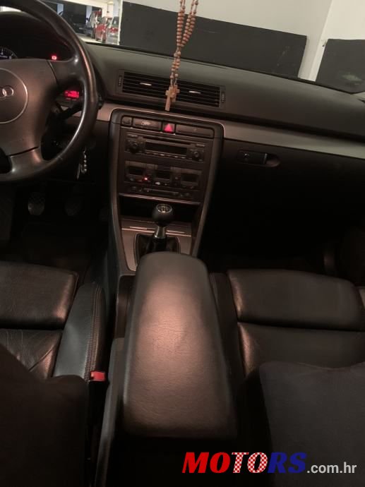 2003' Audi A4 Avant photo #4