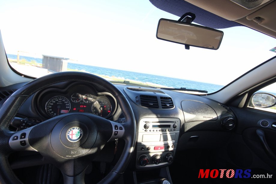 2006' Alfa Romeo 147 photo #3