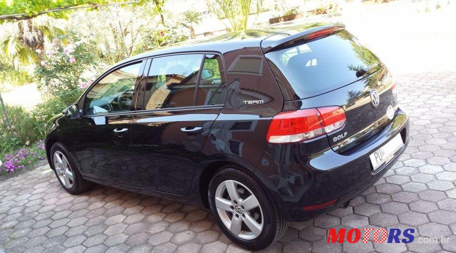 2010' Volkswagen Golf VI 1,6 Tdi photo #2