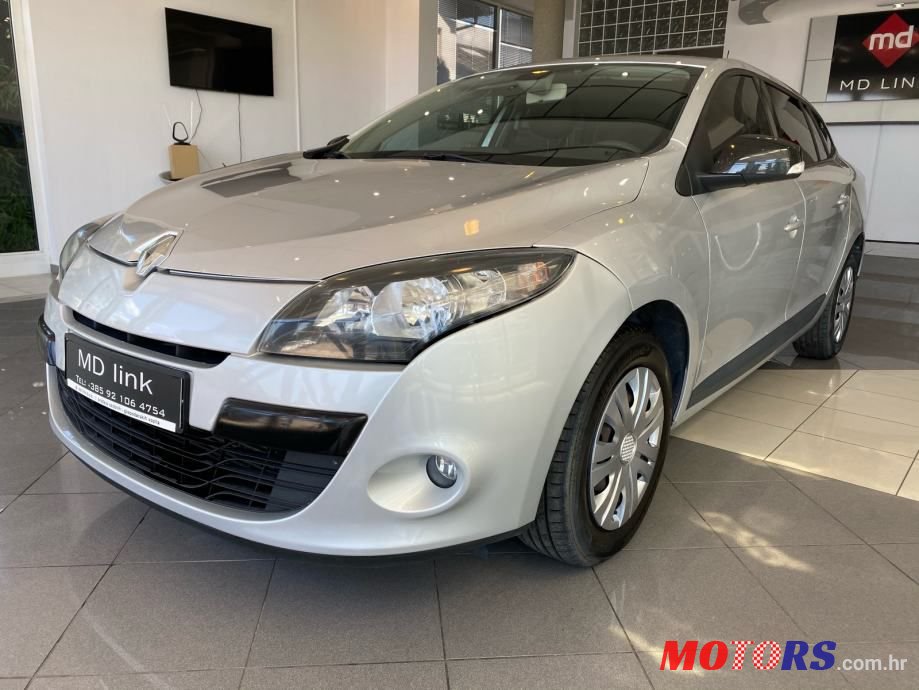 2011' Renault Megane Grandtour photo #1