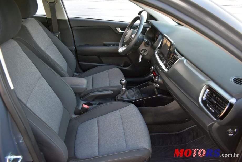 2023' Kia Stonic 1.2 Lx Urban photo #5