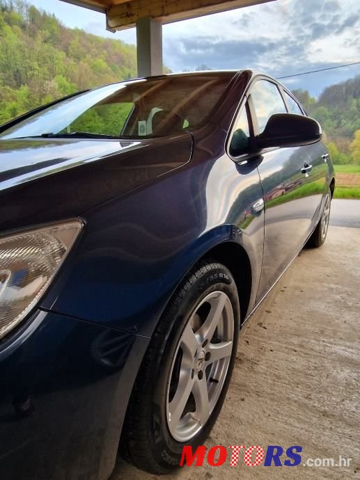 2011' Opel Astra 1,3 Cdti photo #1