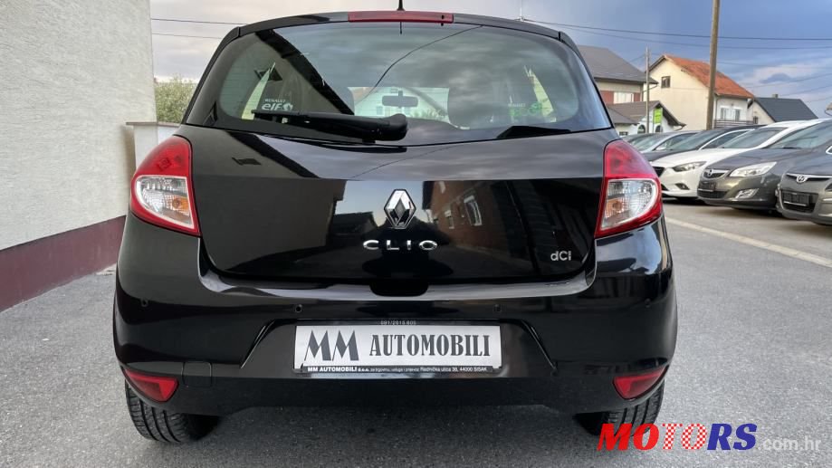 2011' Renault Clio photo #4