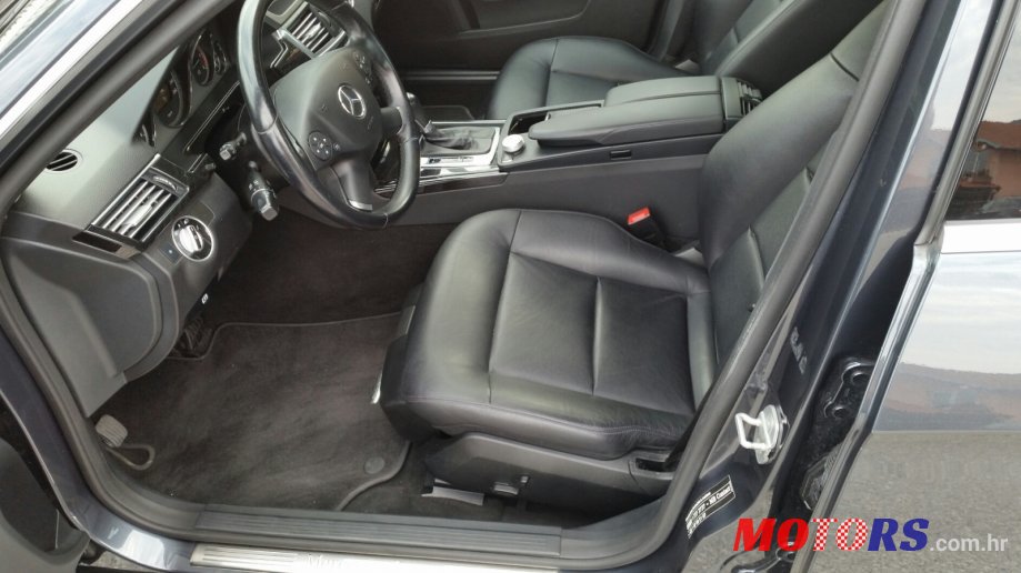 2011' Mercedes-Benz E-Class photo #2