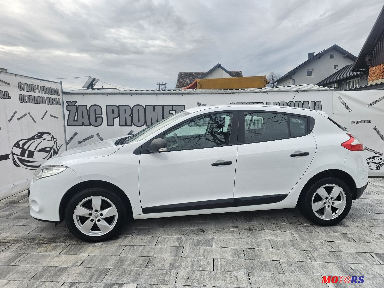 2011' Renault Megane 1.6 photo #3