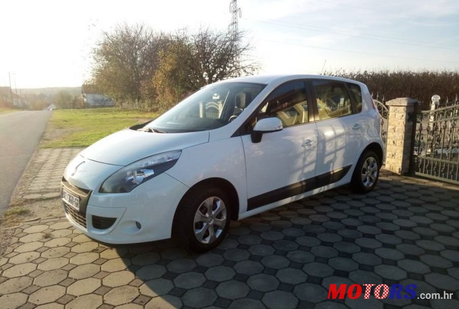 2011' Renault Scenic 1,5 Dci photo #1