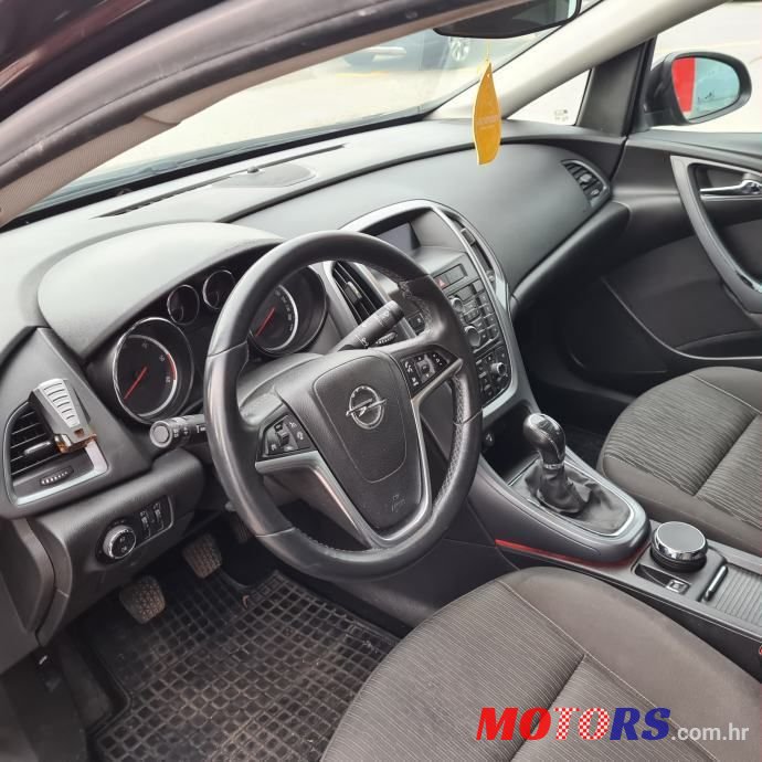 2013' Opel Astra photo #5