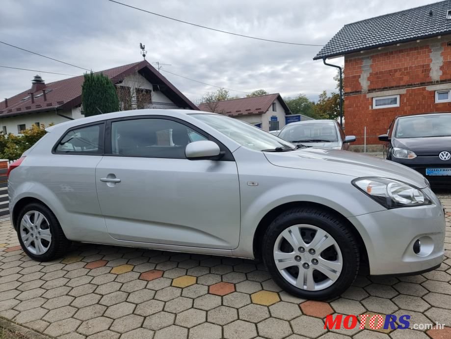 2010' Kia Pro Ceed photo #4