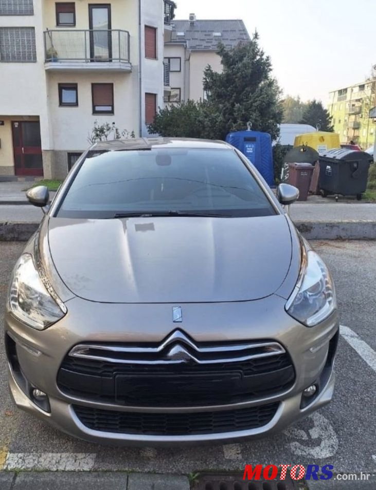 2013' Citroen DS5 Hybrid4 photo #1