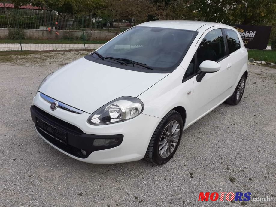 2011' Fiat Punto Evo photo #1