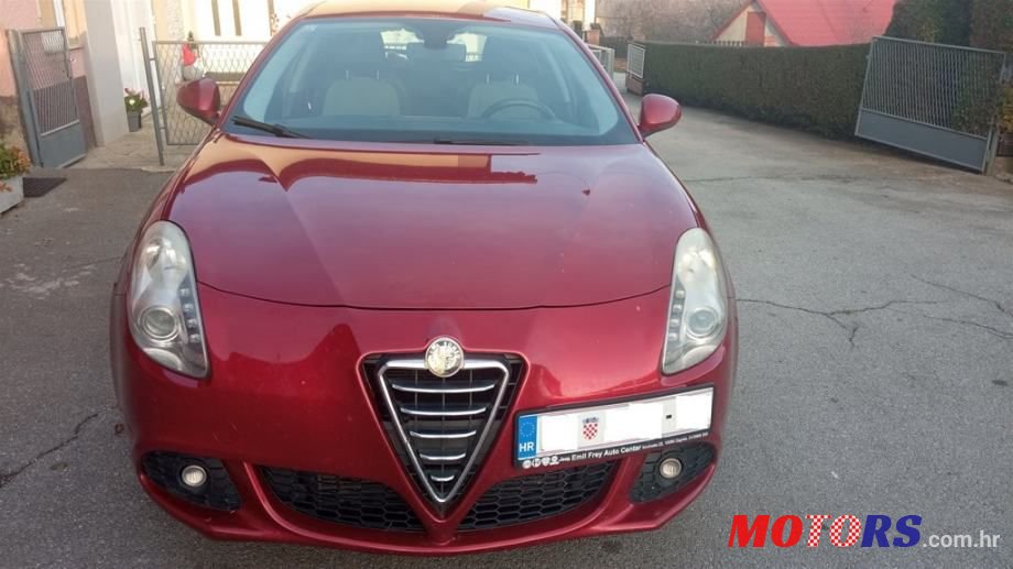 2011' Alfa Romeo Giulietta photo #1