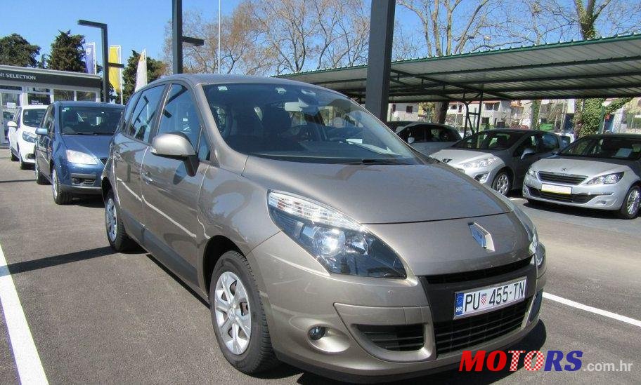 2009' Renault Scenic photo #1