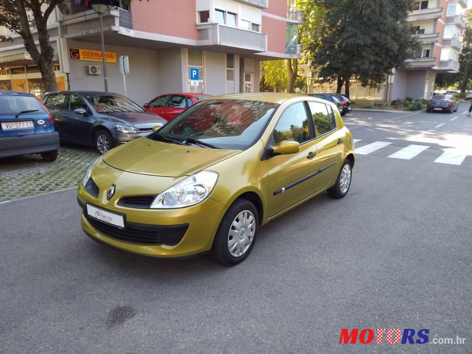2006' Renault Clio photo #2