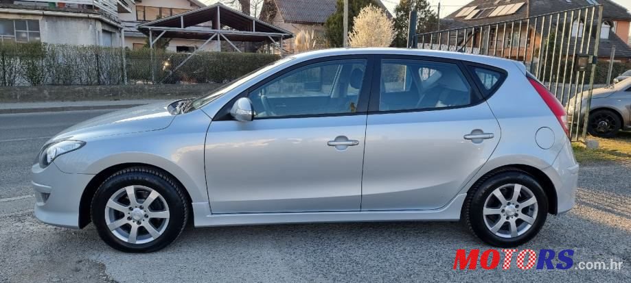 2011' Hyundai i30 photo #2