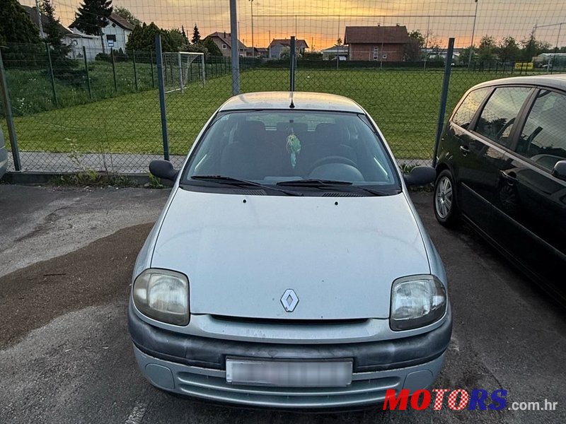 2001' Renault Clio 1,2 16V photo #2