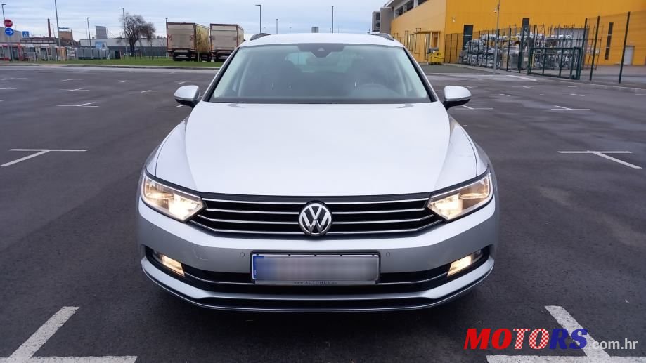 2019' Volkswagen Passat Variant photo #2