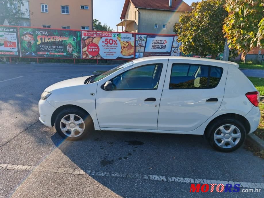 2014' Dacia Sandero photo #3
