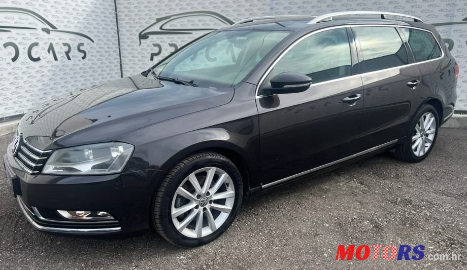 2011' Volkswagen Passat Variant photo #2
