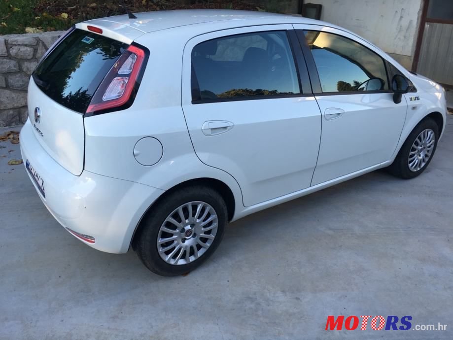 2014' Fiat Punto photo #1