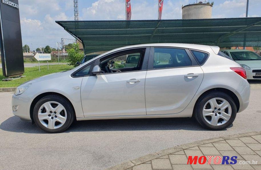 2010' Opel Astra 1,7 Cdti photo #1