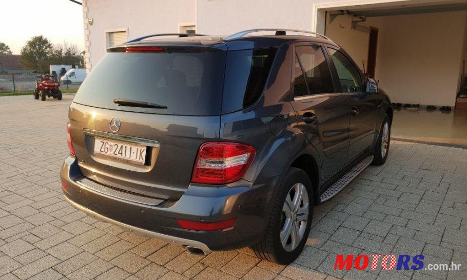 2010' Mercedes-Benz Ml 300 Cdi Blueficiency photo #2