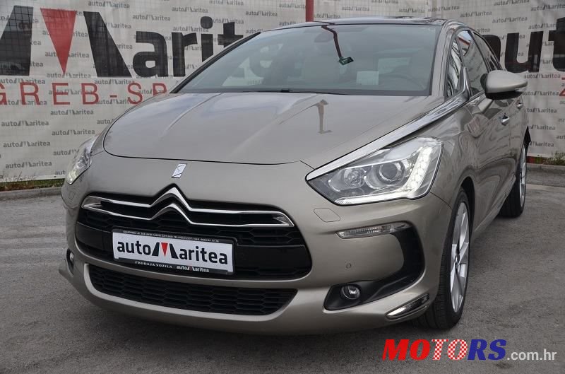2013' Citroen DS5 Sport photo #2