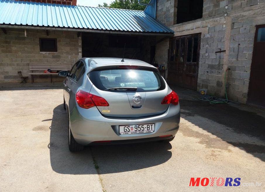 2011' Opel Astra 1,6 16V photo #1