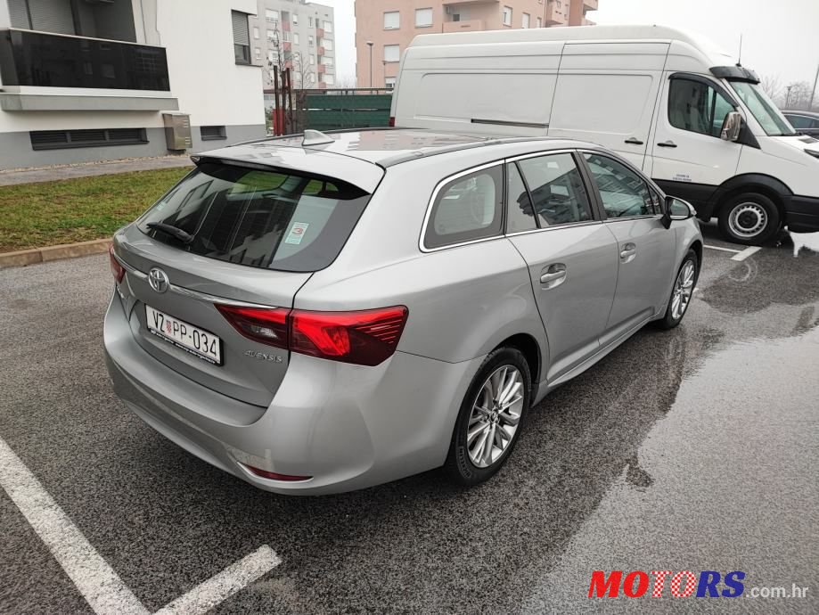 2016' Toyota Avensis Wagon photo #3