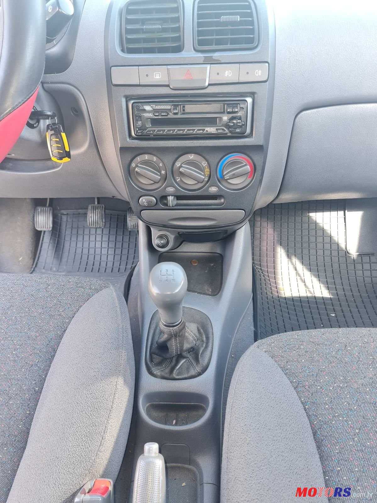 2000' Hyundai Accent 1,3 12V Gl photo #2