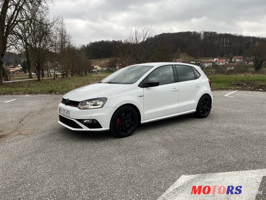 2015' Volkswagen Polo photo #3