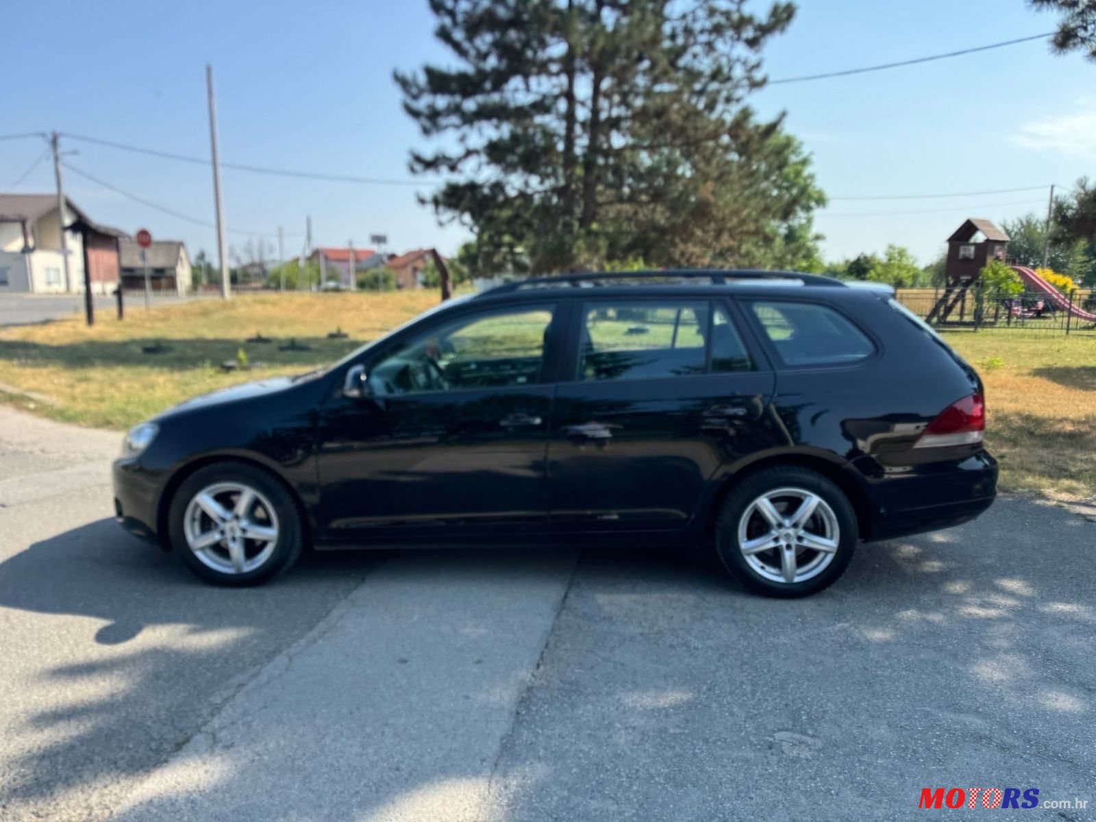 2011' Volkswagen Golf VI Variant photo #3