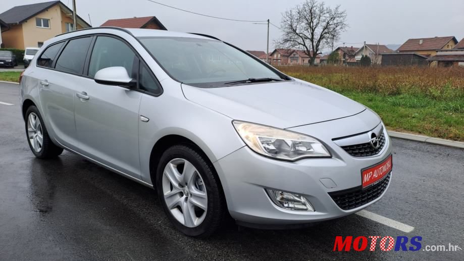 2011' Opel Astra Karavan photo #3