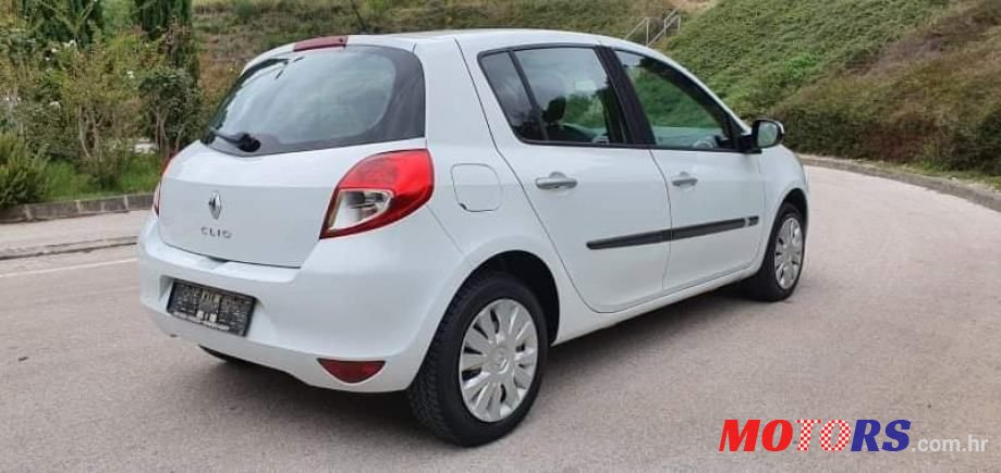 2010' Renault Clio 1,5 Dci photo #5