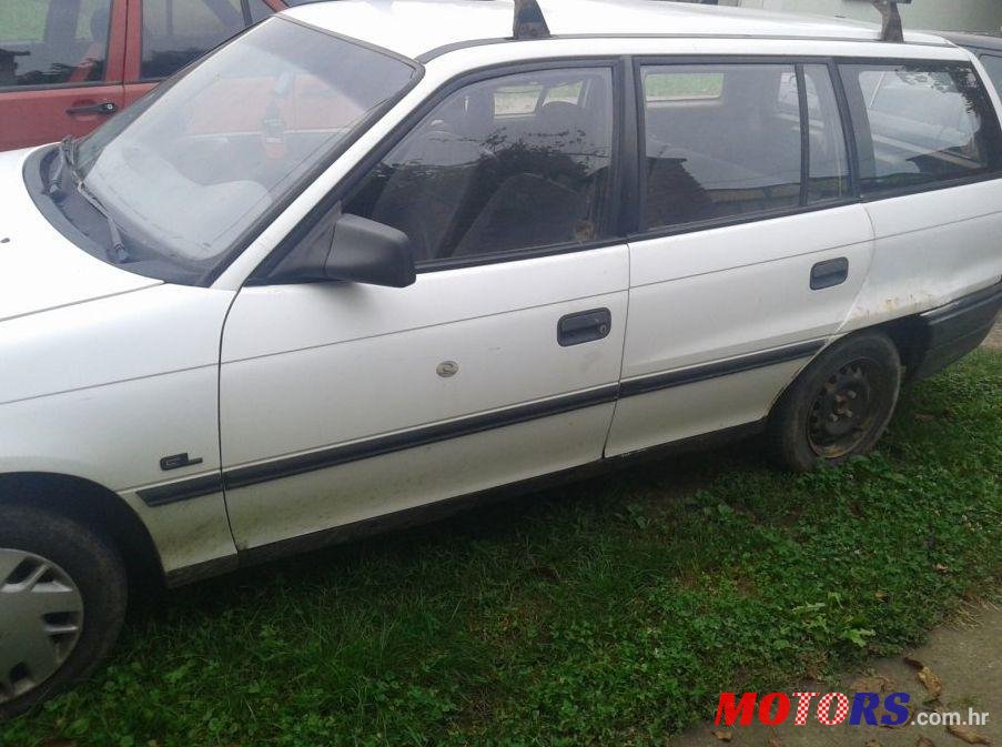 1992' Opel Astra Karavan 1.4i photo #4