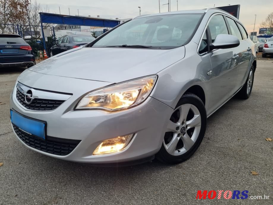 2012' Opel Astra Karavan photo #5