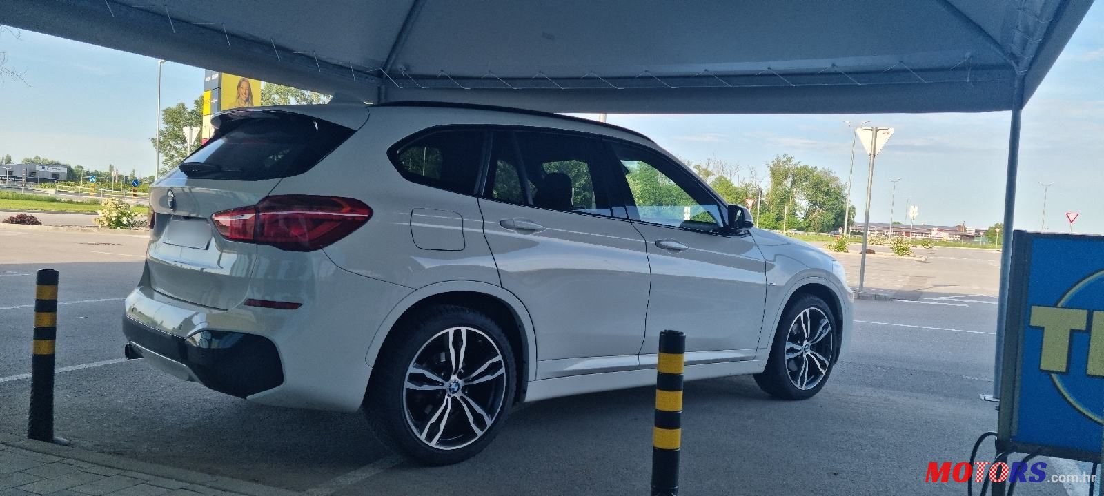 2017' BMW X1 18D photo #4