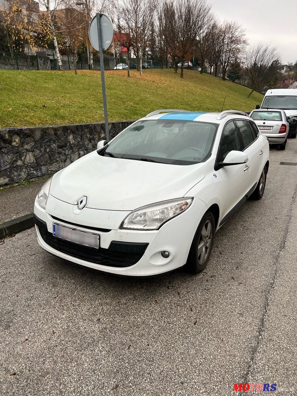 2011' Renault Megane Grandtour photo #3