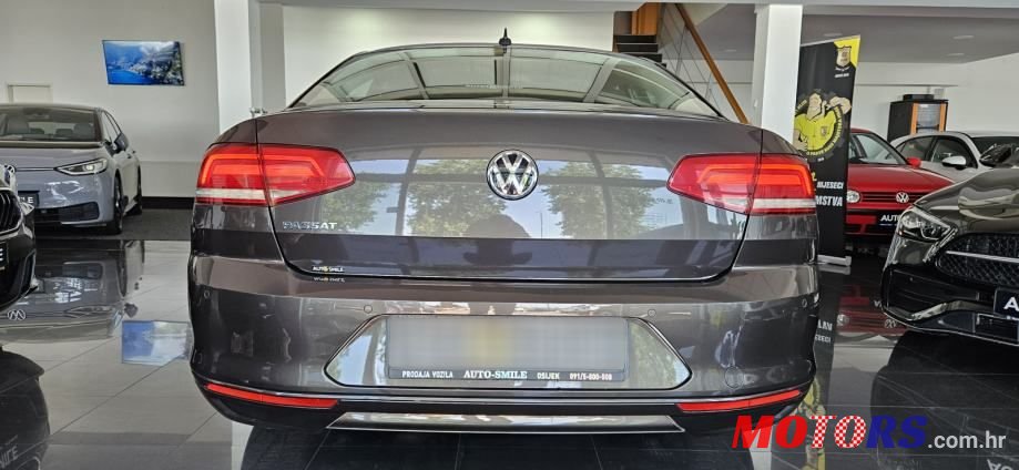 2018' Volkswagen Passat photo #5