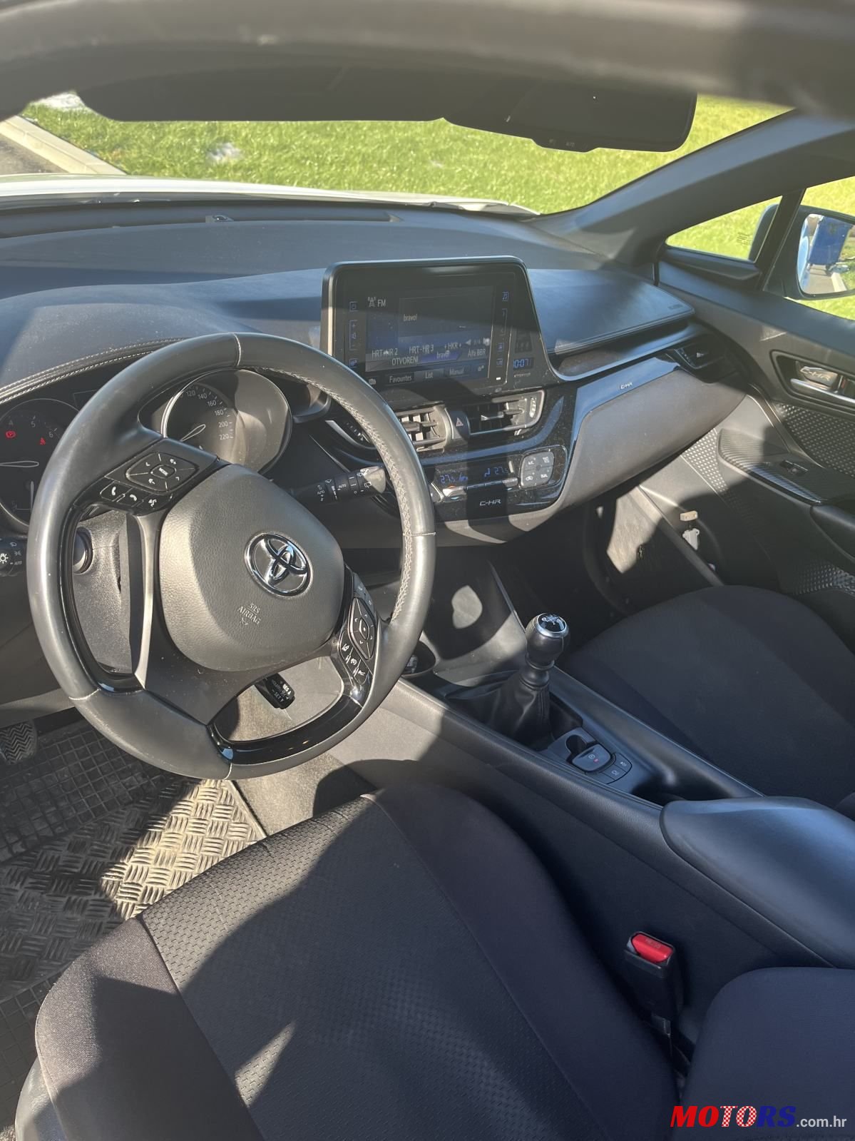 2018' Toyota C-HR 1,2 Turbo photo #2