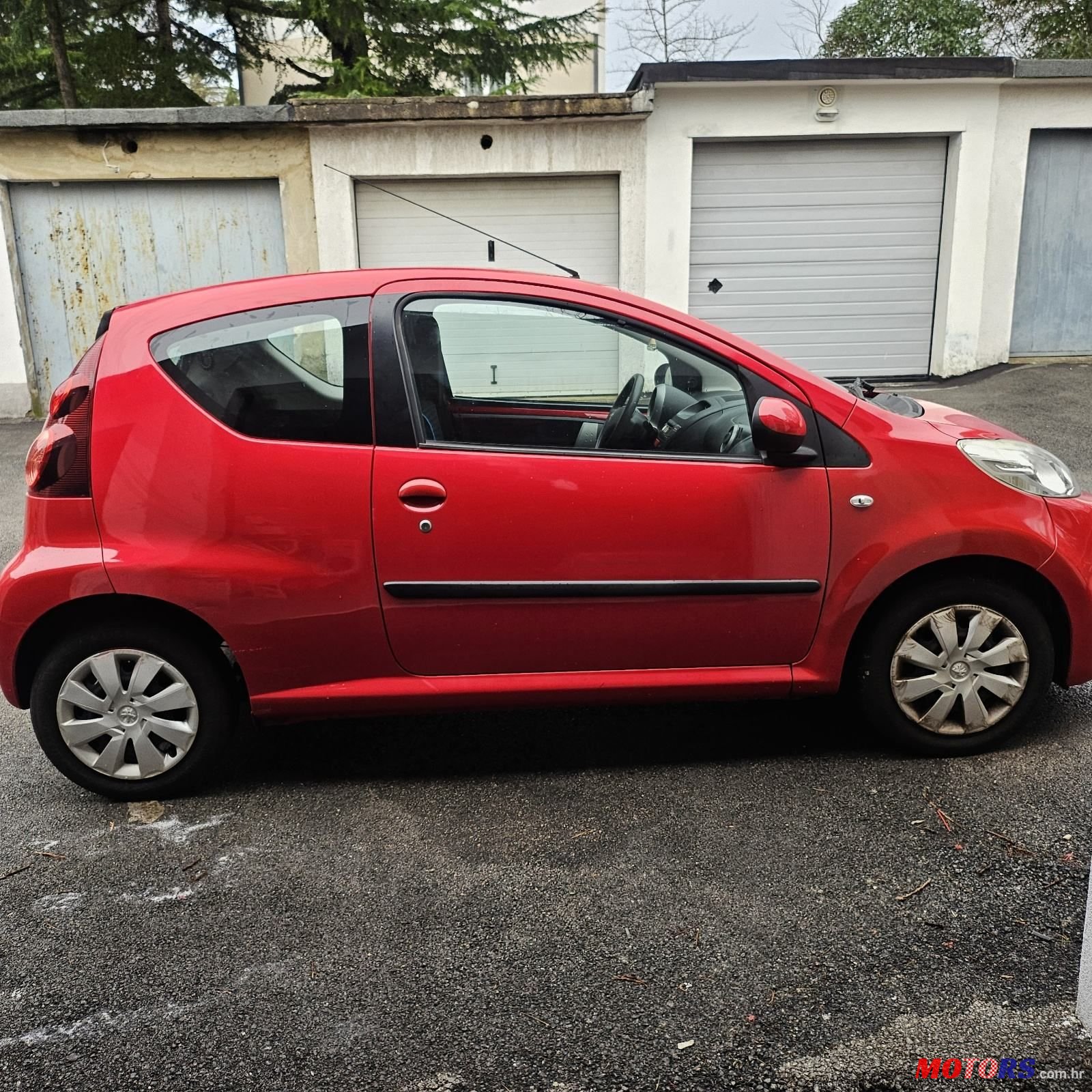 2012' Peugeot 107 1.0 photo #6