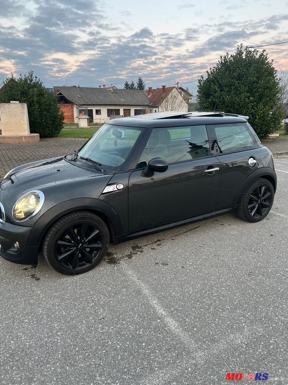 2011' MINI Cooper Cooper photo #6