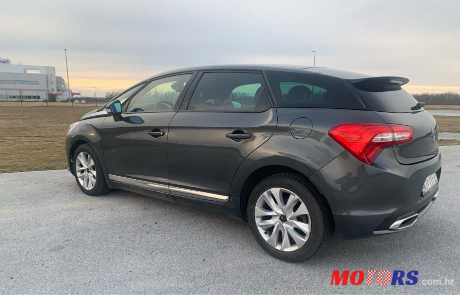 2015' Citroen DS5 150 S&S photo #4