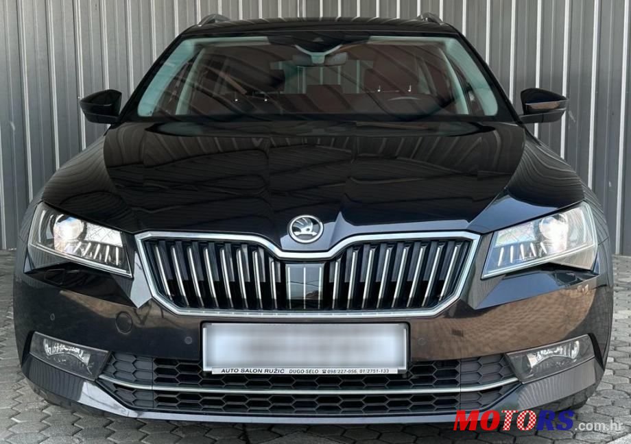 2017' Skoda Superb Combi photo #2