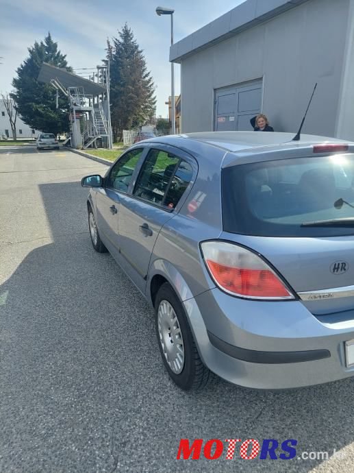 2005' Opel Astra photo #3