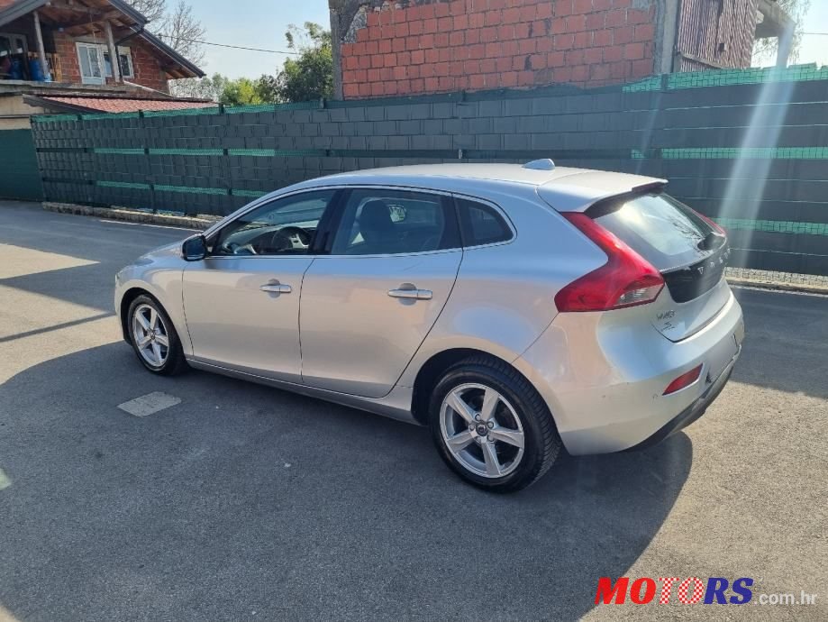 2015' Volvo V40 D2 photo #5