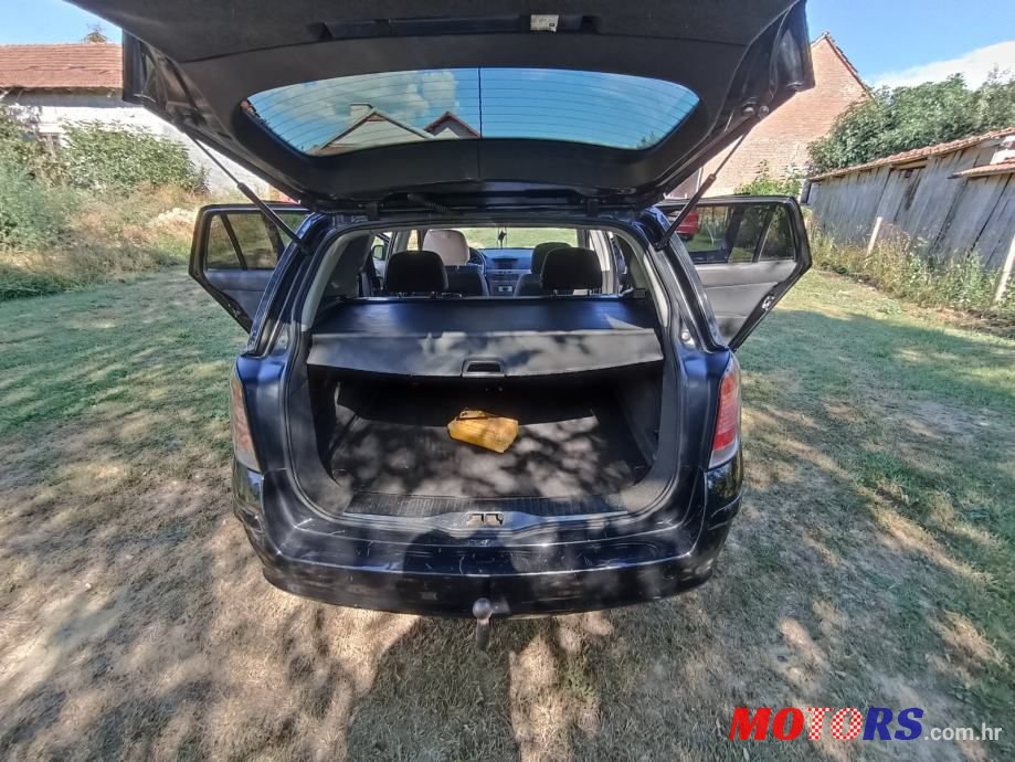 2006' Opel Astra Karavan photo #5