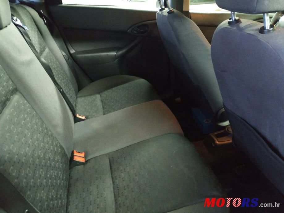 2004' Ford Focus photo #4