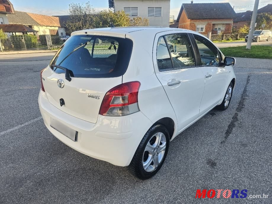 2011' Toyota Yaris 1.33 photo #6